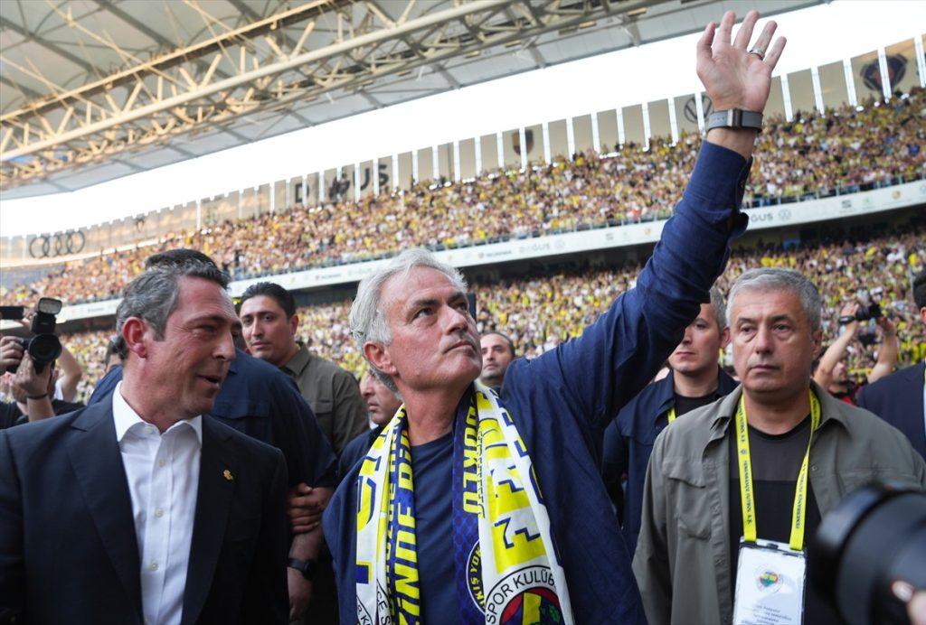 Slavni portugalski trener Jose Mourinho stigao je u Istanbul / Foto: Anadolu