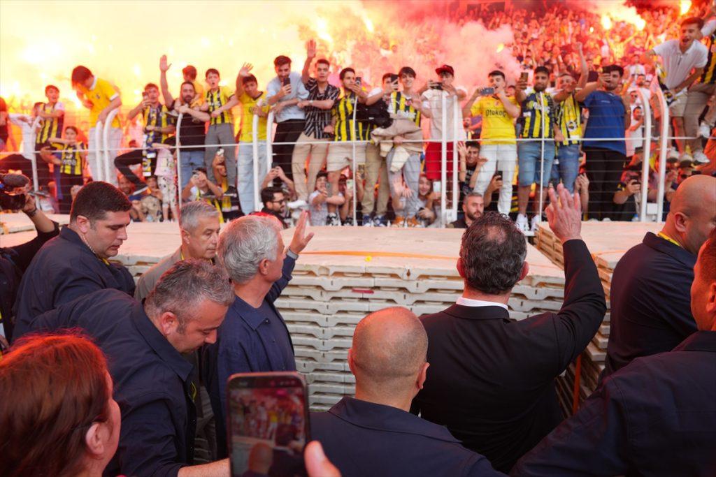 Slavni portugalski trener Jose Mourinho stigao je u Istanbul / Foto: Anadolu