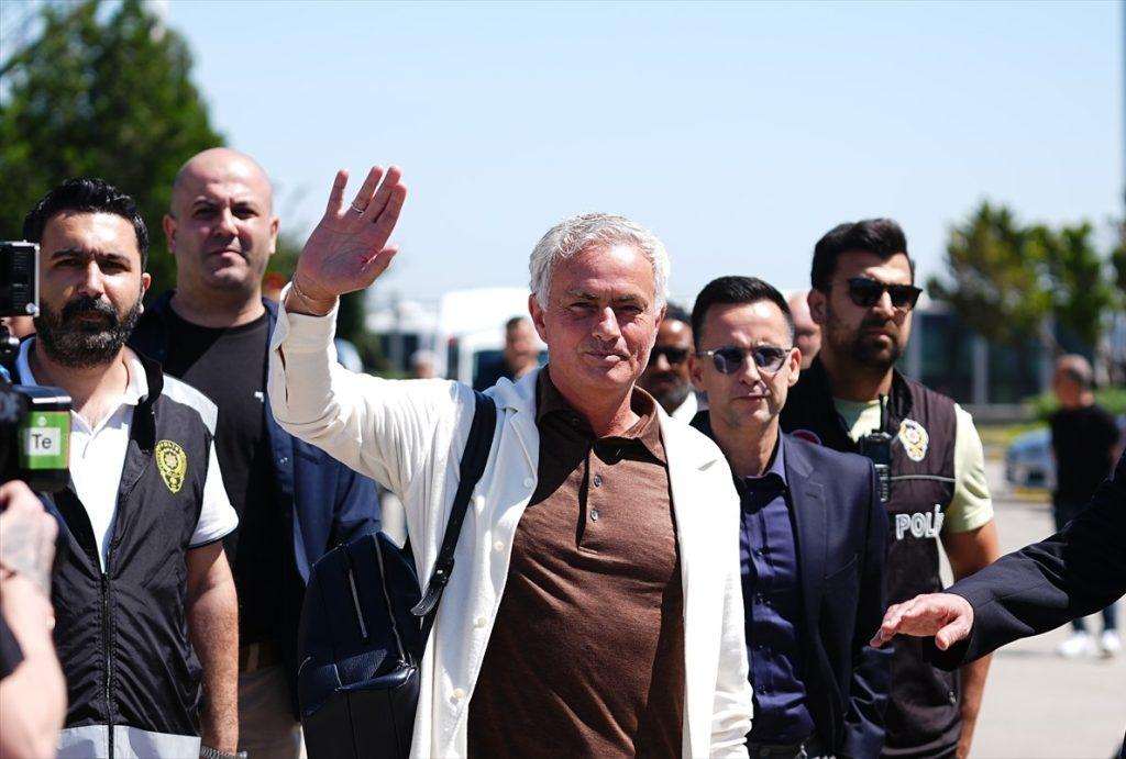 Slavni portugalski trener Jose Mourinho stigao je u Istanbul / Foto: Anadolu