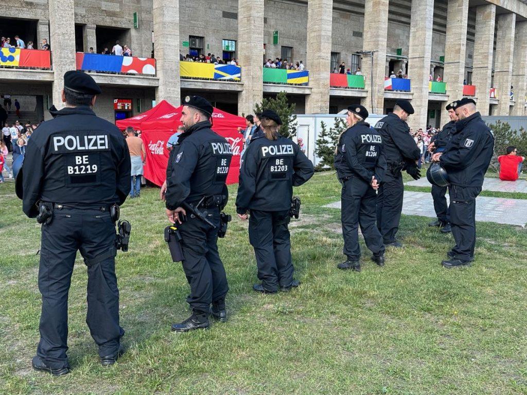 Njemačka policija ispred Olimpijskog stadiona u Berlinu / Foto: Fenix (SIM)