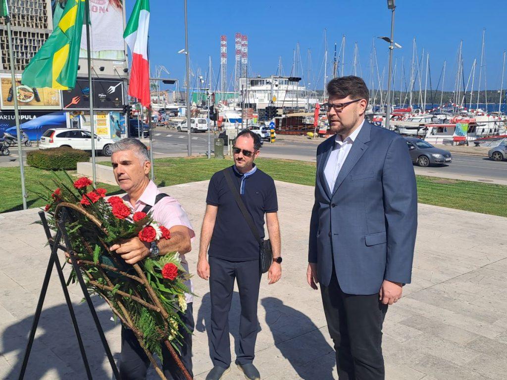 Predsjednik SDP-a Peđa Grbin položio je vijenac kod Spomenika palim borcima NOB-a (ILUSTRACIJA) / Foto: Hina