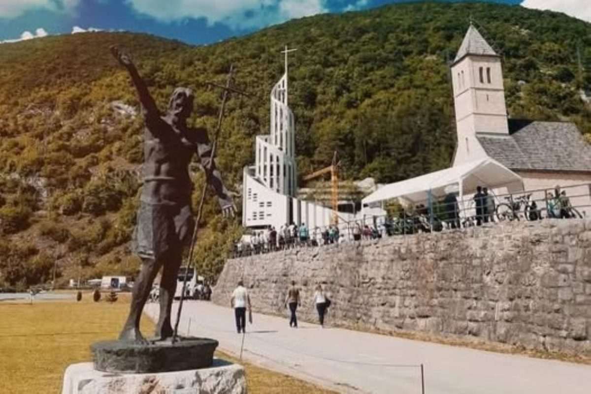 BLAGDAN SV. IVANA KRSTITELJA, SV. IVE: Svim Ivanima, Ivama, Ivicama, Ivkama, Ivankama…. želimo sretan imendan! Svetište Sv. Ive Krstitelja u Podmilačju slovi kao najveće nemarijansko svetište katolika u Bosni i Hercegovini / Foto: KTA