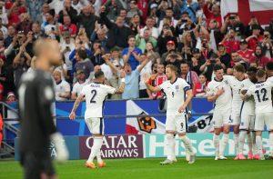 Slavlje Engleza nakon pogotka protiv Srbije / Foto: Anadolu