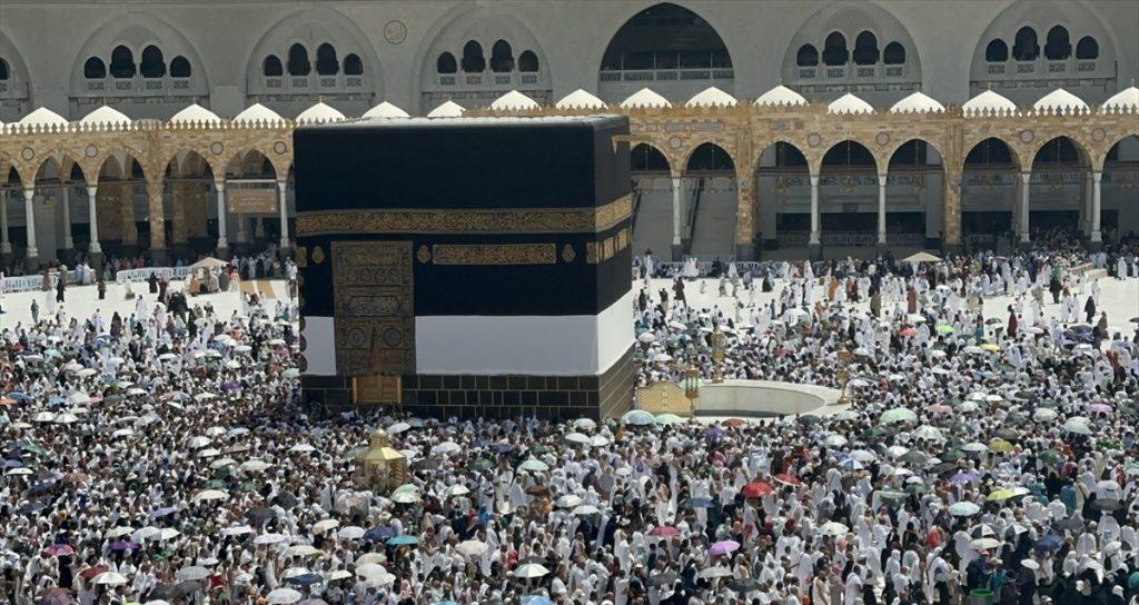 Stotine tisuća muslimanskih vjernika došli iz različitih dijelova svijeta u Saudijsku Arabiju kako bi obavili hadž u Svetoj džamiji Kabi u Mekki / Foto: Anadolu
