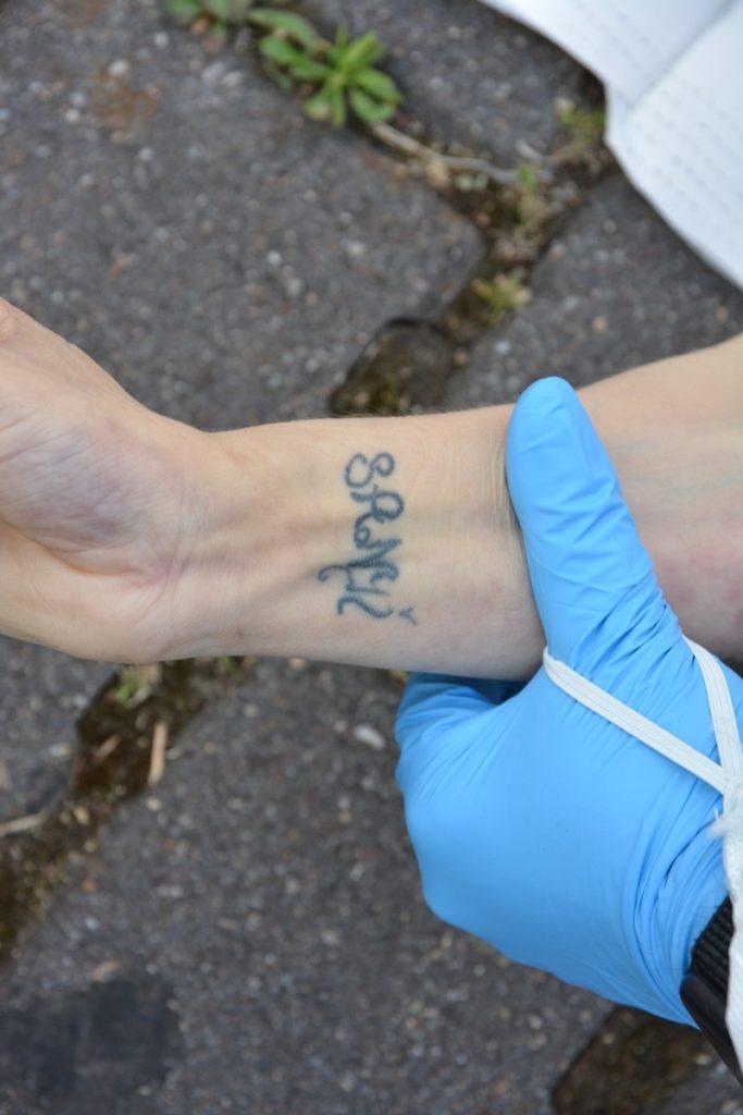 Žena ima tetovažu na ruci / Foto: Polizei Salzgitter