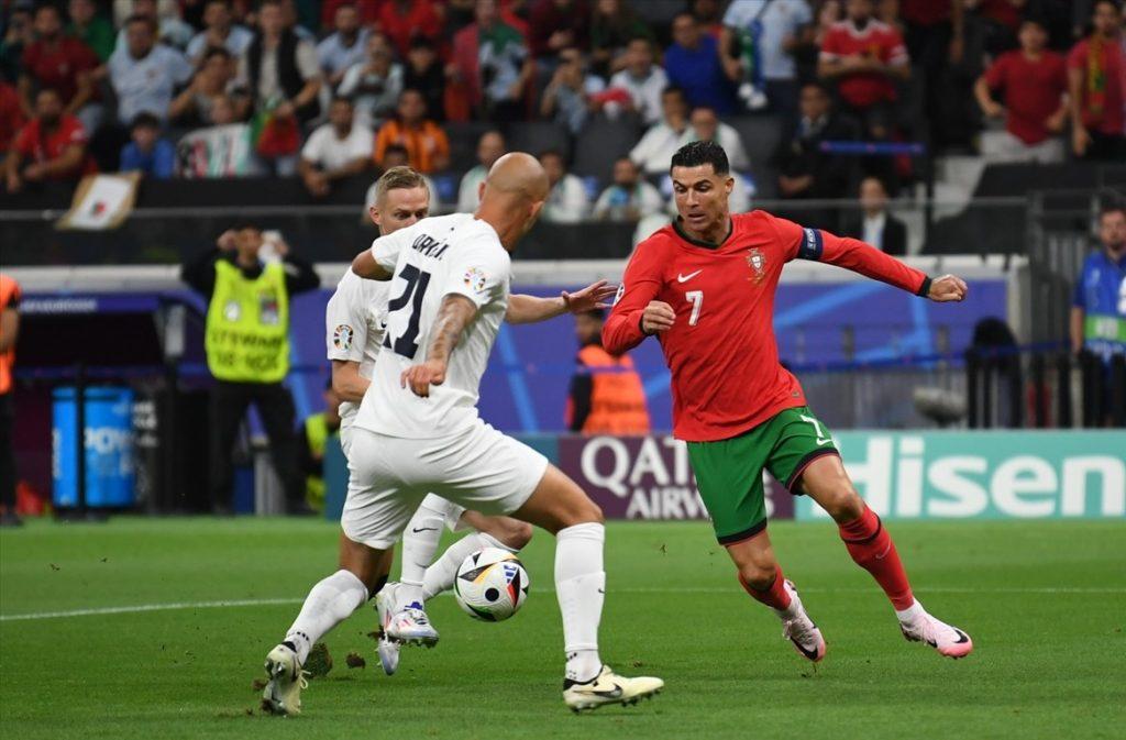 Cristiano Ronaldo u napadu u utakmici protiv Slovenije / Foto: Anadolu