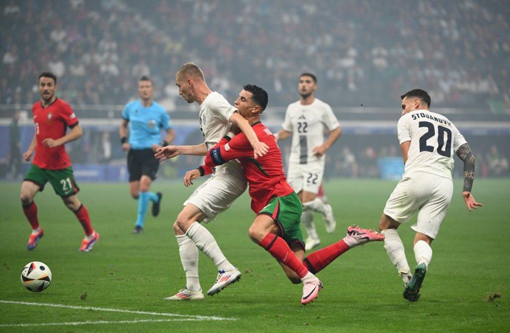Cristiano Ronaldo u utakmici protiv Slovenije / Foto: Anadolu