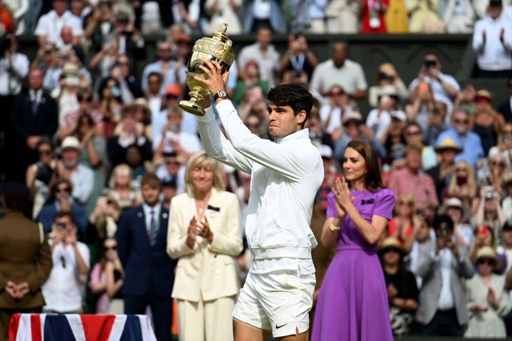 Britanska princeza Kate Middleton uručila pehar pobjedniku Wimbledona Carlosu Alcarazu / Foto: Anadolu