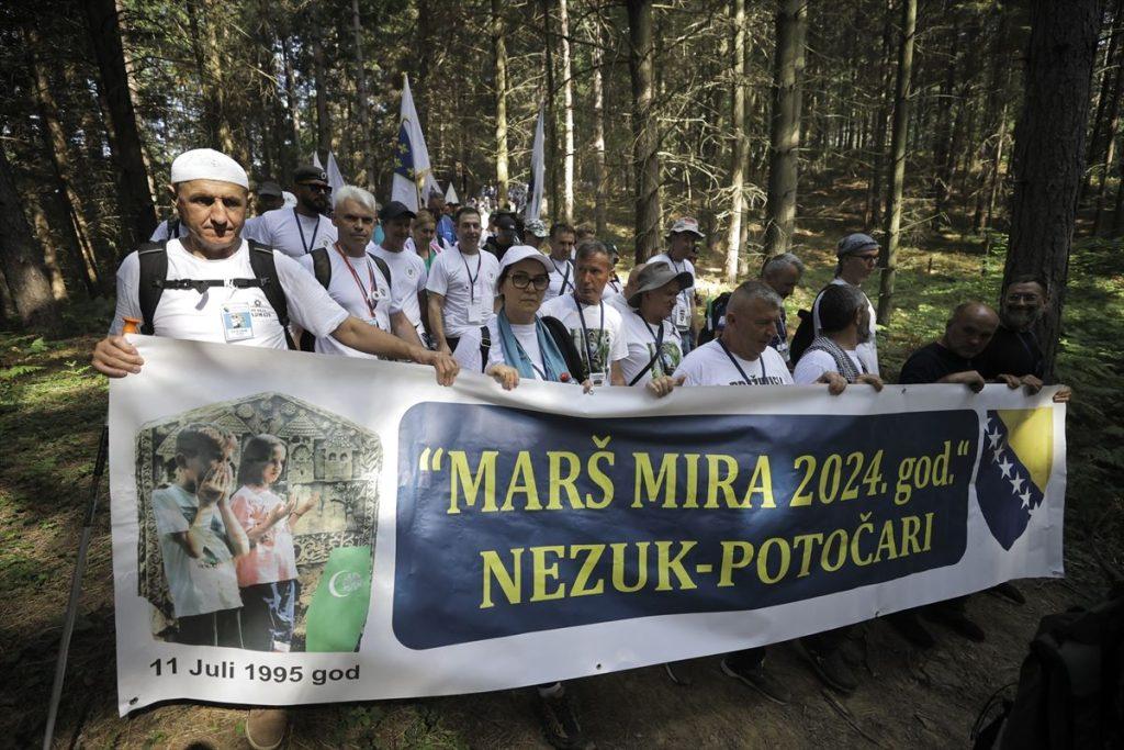 Sudionici Marša mira za Srebrenicu / Foto: Anadolu