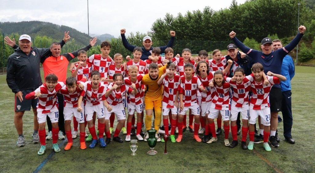 Pobjednička momčad U-14 Hrvata iz Njemačke na Schwarzwald Cupu 2024. / Foto: Fenix (SIM)