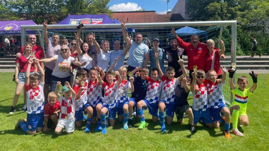 Slavlje pobjedničke momčadi Croatije uz dva uzdignuta prsta kao znaka pobjede / Foto: Fenix (SIM)