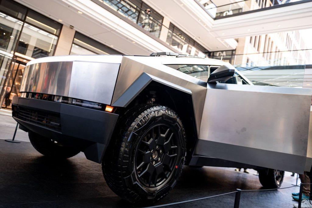 Tesla futuristicko vozilo “Cybertruck”/ Foto: Fabian Sommer/dpa
