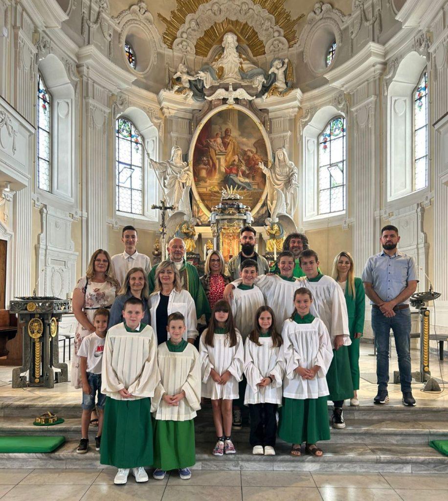 Don Velimir Tomić s Hrvatima u Freiburgu / Foto: Fenix (B.Džajkić)