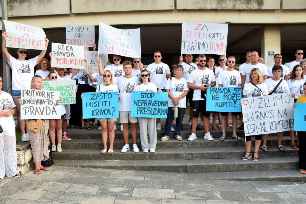 Prosvjed zbog mogućeg puštanja na slobodu Klevise Ymeri/ Foto: Hina