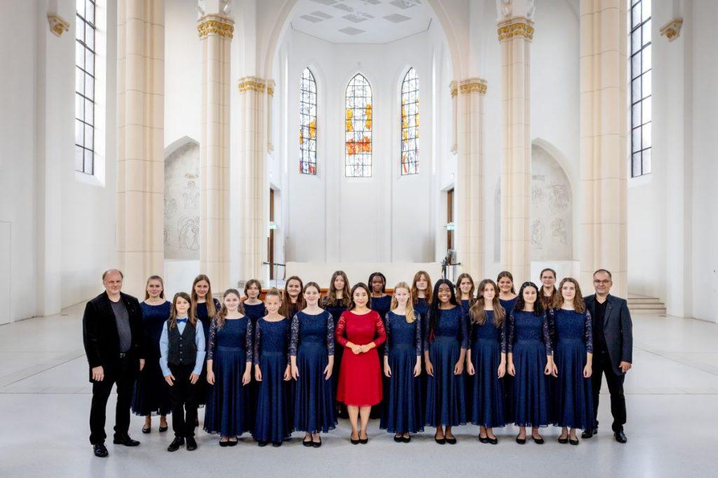 Nastup zbora kojeg vode Željo i Narae Davutović/ Foto: Holger Jacoby