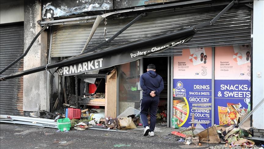 Niz napada počeo je prošlog tjedna kada su prosvjednici krajnje desnice počeli napadati prodavaonice u vlasništvu muslimana u središtu Belfasta / Foto: Anadolu