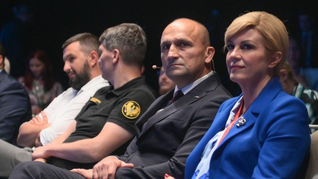 Hrvatski ministar obrane Ivan Anušić i Kolinda Grabar Kitarović na globalnoj sigurnosnoj konferenciji, GLOBSEC Forumu u Pragu / Foto: Hina