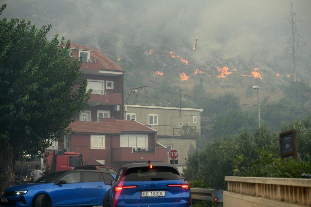 Požar iznad kuća u Žrnovnici (ILUSTRACIJA)/ Foto: Hina