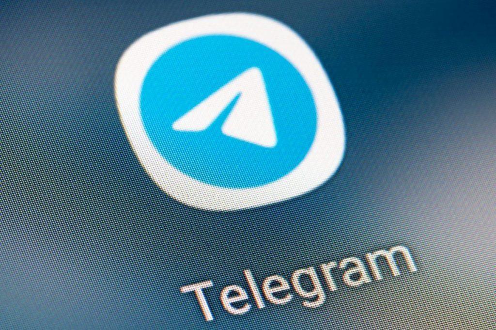 Društvena mreža Telegram je jedna od platformi koja se koristi za širenje dezinformacija / Foto: Fabian Sommer/dpa