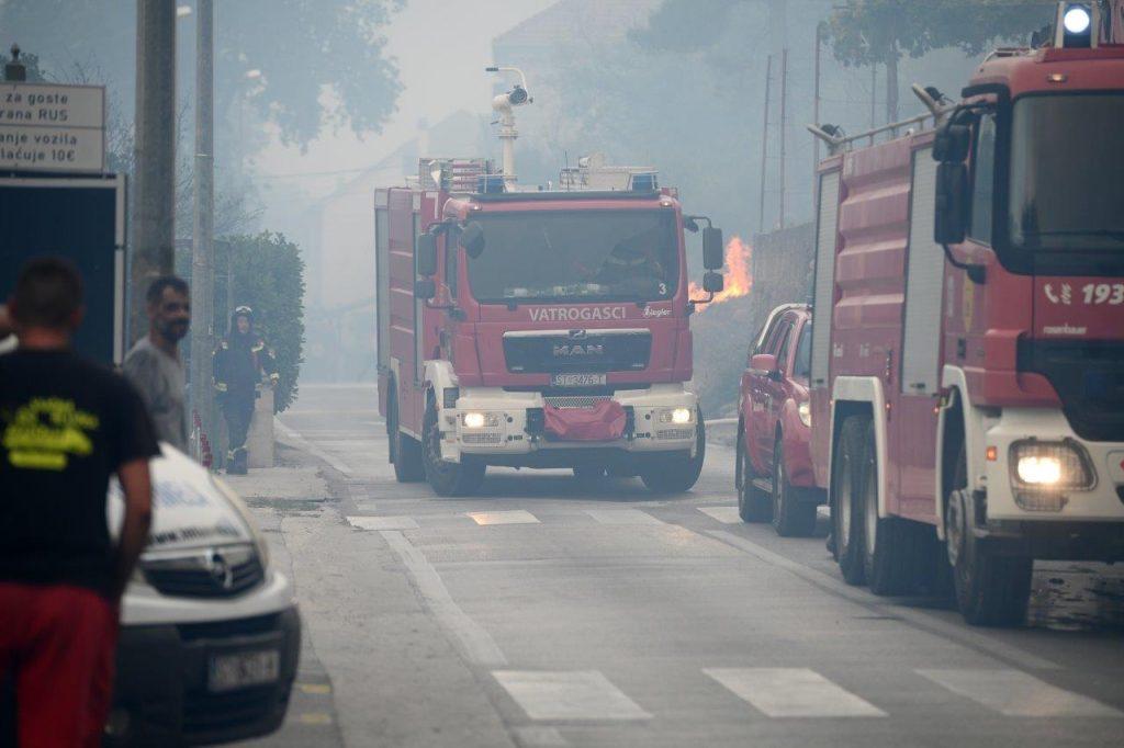 Vatrogasci u Žrnovnici / Foto: Hina