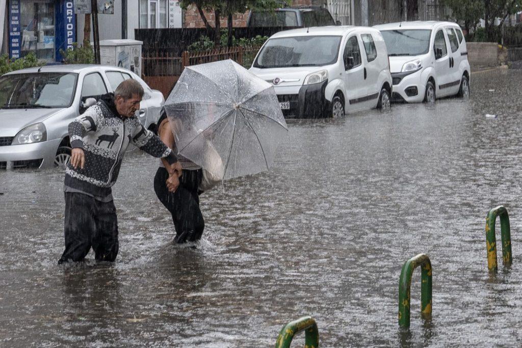 Poplava na ulici (ILUSTRACIJA) / Foto: Anadolu