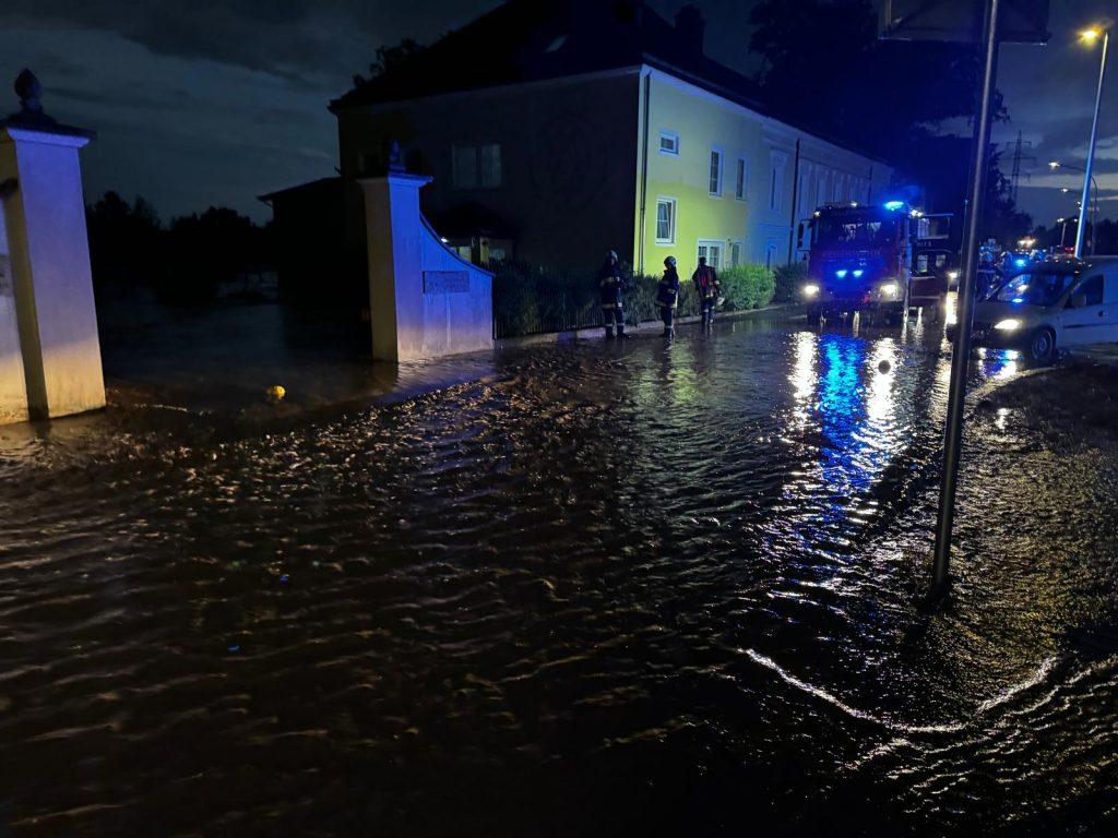 fVatrogasci saniraju posljedice nevremena/ foto: Freiwillige Feuerwehr der Stadt Hollabrunn