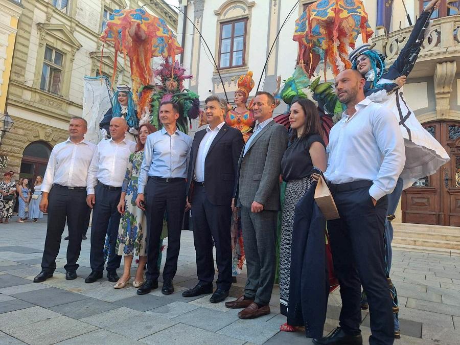 Na fotografiji Anđelko Stričak, Branko Bačić, Silvija Zagorec, Dragan Primorac, Andrej Plenković, Neven Bosilj, Jelena Toth, Damir Habijan / Foto: Hina