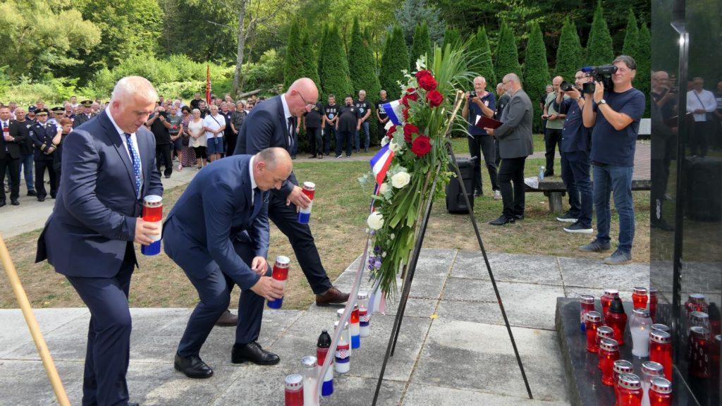 Obilježavanje 33. obljetnice masakra 20 hrvatskih branitelja u selu Kusonje kod Pakraca, koji su 8. rujna 1991. upali u zasjedu srpskih paravojnih postrojba i mučkii ubijeni (ILUSTRACIJA) / Foto: Hina