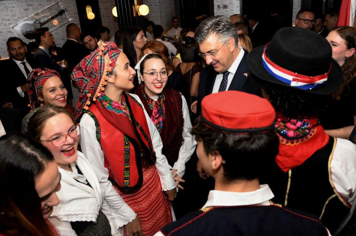 Premijer Plenković s članovima hrvatske zajednice u New Yorku / Foto: Hina