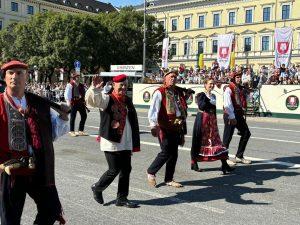 Sinjski alkarski momci na otvorenju Oktoberfesta / Foto: Fenix (SIM)