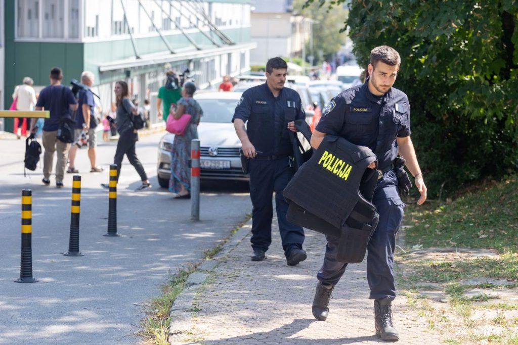 Policija na Rebru / Foto: Hina