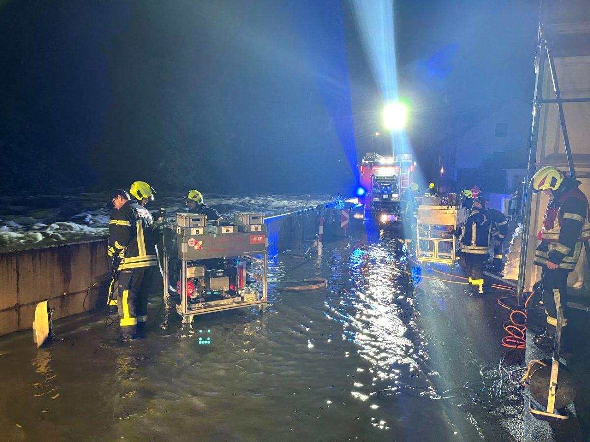 Vatrogasci se bore s poplavama/ Foto: Feuerwehr Waidhofen/Thaya