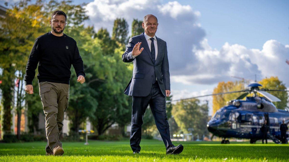 Ukrajinski predsjednik Volodimir Zelenskij i kancelar Olaf Scholz / Foto: Michael Kappeler/dpa