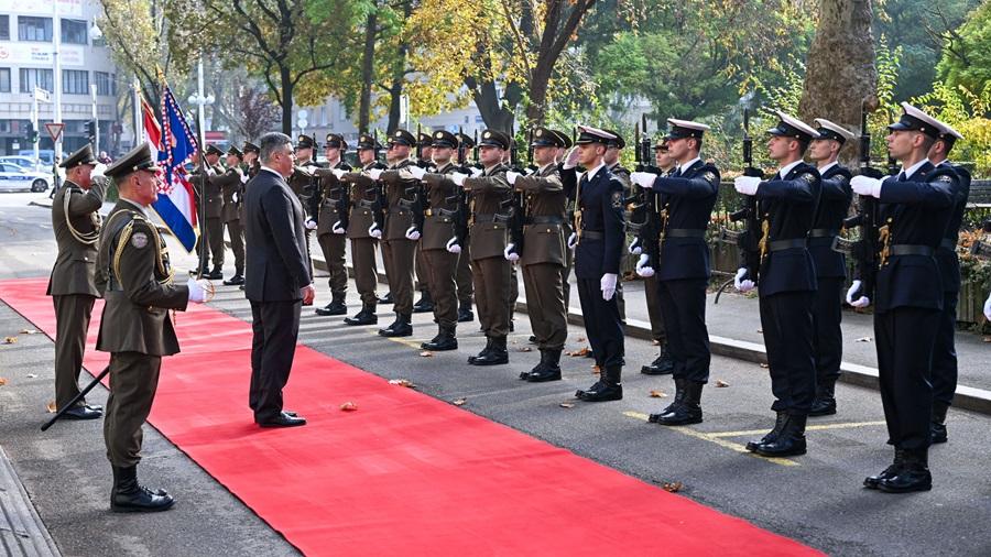 Milanović održao sastanak s načelnikom GS OSRH / Foto: Hina