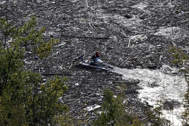 Velika količina smeća u Jablaničkom jezeru / Foto: Anadolu