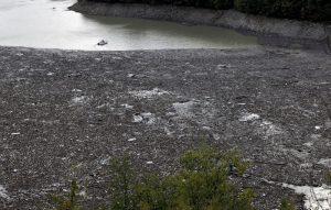 Velika količina smeća u Jablaničkom jezeru / Foto: Anadolu