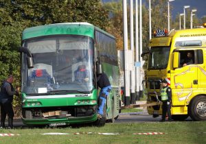 Sudar tramvaja i autobusa / Foto: Hina