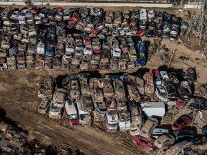 Uništeni automobili na području Valencije / Foto: Anadolu