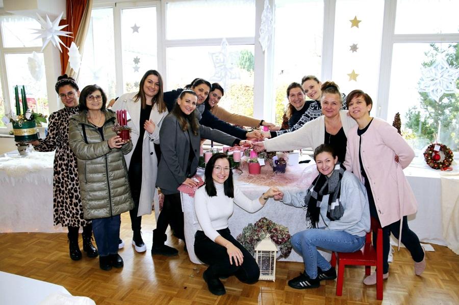 Prodajni sajam božićnih vijenaca, domaćih proizvoda, slastica, ukrasa i rukotvorina / Foto: Fenix (Željko Cindrić)