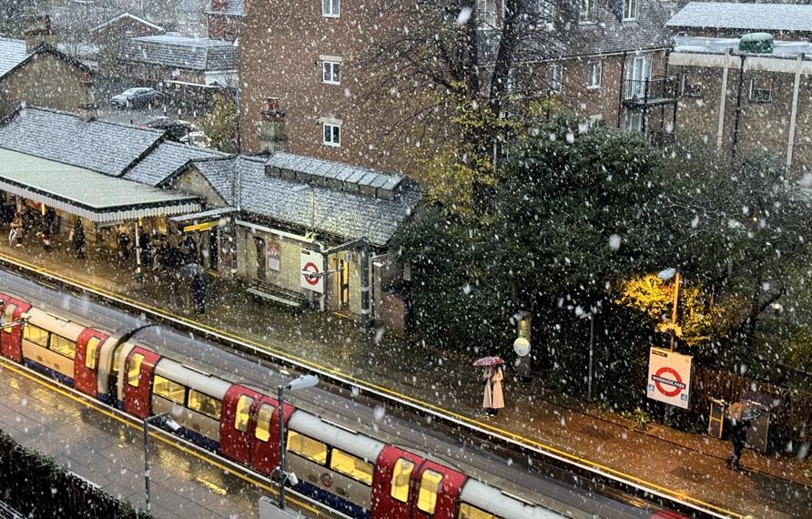 U Londonu pada snijeg / Foto: Anadolu