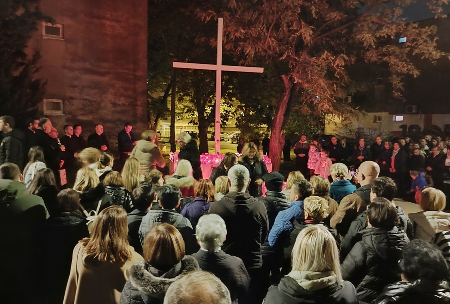 Tisuće Hrvata u Mostaru obilježilo žrtvu Vukovara i Škabrnje / Foto: Hina