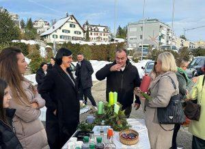 Žene iz HKM St. Gallen u nedjelju su prodavale vijence / Foto: Fenix (Draga Šola)