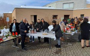 Žene iz HKM St. Gallen u nedjelju su prodavale vijence / Foto: Fenix (Draga Šola)