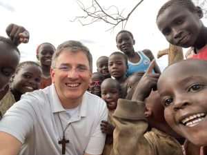 HRVATI U STUTTGARTU PRIKUPILI 17.250 € ZA UGANDU: Bili su dirnuti i bez riječi nakon susreta s don Jakoslavom Banićem - pomoć se i dalje prikuplja HRVATI U STUTTGARTU PRIKUPILI 17.250 € ZA UGANDU: Bili su dirnuti i bez riječi nakon susreta s don Jakoslavom Banićem - pomoć se i dalje prikuplja