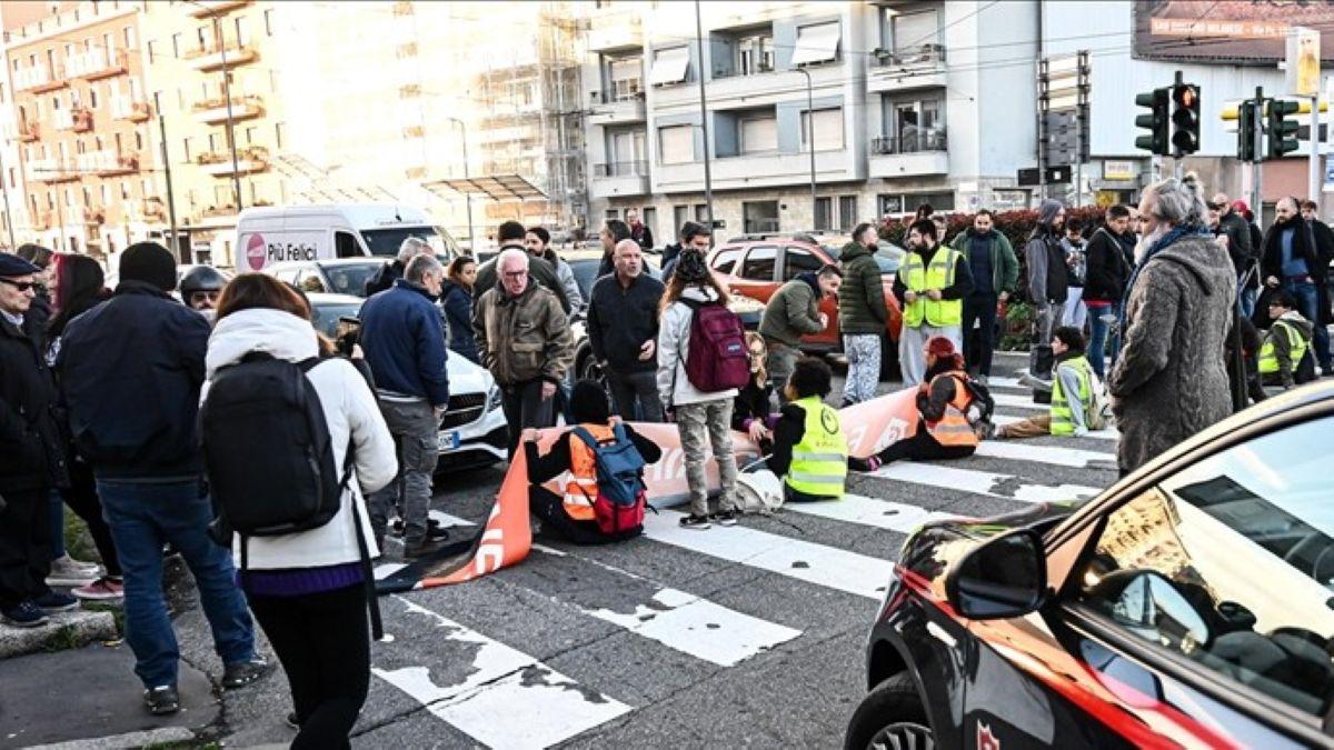 Klimatski aktivisi Posljednje generacije blokirali cestu (ILUSTRACIJA) / Foto: Anadolu