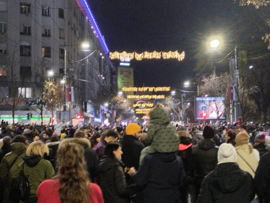 Tisuće ljudi pridružilo se studentima na prosvjedu u Beograd / Foto: Hina