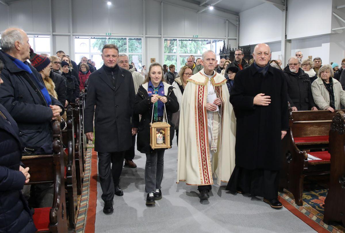 Ceremonija donošenja Betlehemskog svjetla mira u Hrvatsku / Foto: Hina