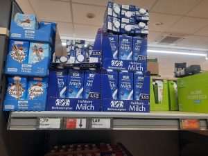 Mlijeko u trgovini Aldi/ Foto: Fenix (MD)