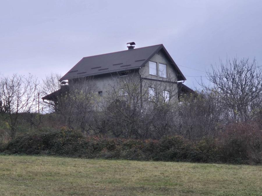 U dvorištu obiteljske kuće u općini Ljubešćica pronađena zakopana tijela dviju beba / Foto: Hina