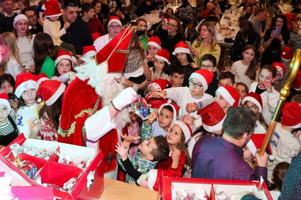 Nikolinjsko-božićna priredba u Niefernu / Foto: Fenix (Jelena Trieb)